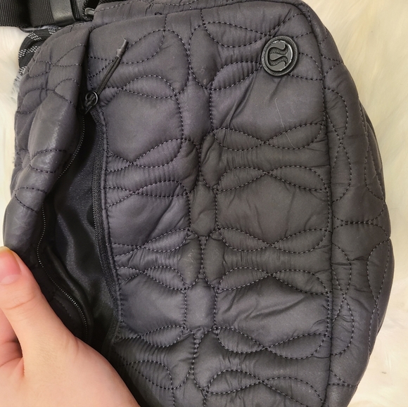 Lululemon crossbody bag - Picture 5 of 12